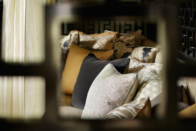 クッションの選び方と飾り方 事例集　ゴールド